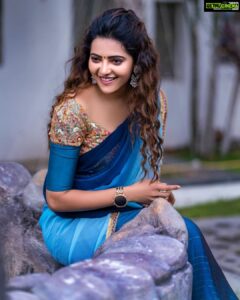 Athulya Ravi Instagram - A certain blue , enters my soul ❤️ #blue #calm #halfsaree #traditional !! 
👗 @shyn_fascino 
💄 @mac3makeoverstudio 
📸 @thephototodayofficial
Accessories @fineshinejewels 🤩