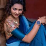 Athulya Ravi Instagram – A certain blue , enters my soul ❤️ #blue #calm #halfsaree #traditional !! 
👗 @shyn_fascino 
💄 @mac3makeoverstudio 
📸 @thephototodayofficial
Accessories @fineshinejewels 🤩