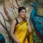 Athulya Ravi Instagram - Whatever you are , be a good one !! ❤️❤️❤️ #sundayvibes #yellove !! 👗 @ruffle_trends @hamsadhwaniprem 💄 @viji_sharath 📸 @yadhuphotography_weddings 🧝‍♀️ @neethu_jewels