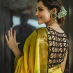 Athulya Ravi Instagram - அனைவருக்கும் இனிய விஜயதசமி நல்வாழ்த்துகள் !!! ❤️ wishing everyone a Happy Dussehra 🤩 Saree @ruffle_trends 🥰 Blouse designed : @hamsadhwaniprem @samyamaboutique ❤️ M&H @viji_sharath 🥰 📸 @yadhuphotography_weddings 📸 Earrings @neethu_jewels 🥰