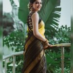 Athulya Ravi Instagram – அனைவருக்கும் இனிய விஜயதசமி நல்வாழ்த்துகள் !!! ❤️ wishing everyone a Happy Dussehra 🤩
Saree @ruffle_trends 🥰
Blouse designed : @hamsadhwaniprem @samyamaboutique ❤️
M&H @viji_sharath 🥰
📸 @yadhuphotography_weddings 📸
Earrings @neethu_jewels 🥰