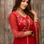 Athulya Ravi Instagram - All everyone need is love and positivity ❤️❤️ #love #loveresemblesmemories #positivevibes 🥰 Love this red 👗 @labelkanupriya 🥰 M&H @arupre_makeup_artist ❤️ Clicked @camerasenthil 📸