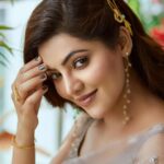 Athulya Ravi Instagram - Aspiring beam of light 🤩🥰 #sunlight #riseandshine #shadesoflight 🥰 organza saree @vkfashion2018 👗 M&H @arupre_makeup_artist ❤️ Clicked @nirmalvedhachalam 📸 Accessories @tayshabytanyaa 🥰 earrings @yoursethnically !