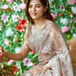 Athulya Ravi Instagram - Aspiring beam of light 🤩🥰 #sunlight #riseandshine #shadesoflight 🥰 organza saree @vkfashion2018 👗 M&H @arupre_makeup_artist ❤️ Clicked @nirmalvedhachalam 📸 Accessories @tayshabytanyaa 🥰 earrings @yoursethnically !