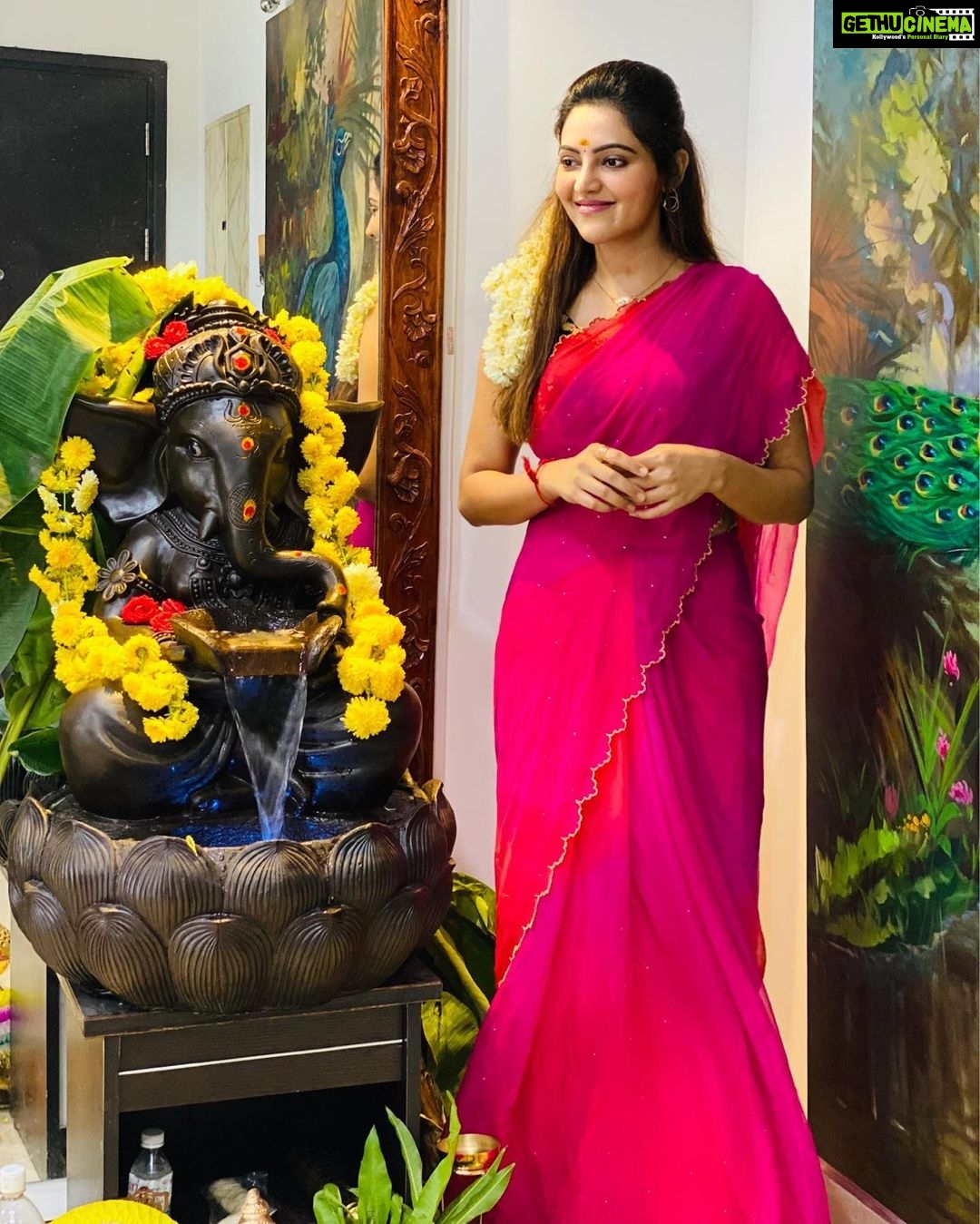 Athulya Ravi Instagram - அனைவருக்கும் விநாயகர் சதுர்த்தி நல் வாழ்த்துக்கள் 🤩 Hoping this ganesh chaturthi will be the start of year that brings happiness for all of us 🥰🥰 #ganeshchaturthi #blessingsforall Saree @elegant_threads_by_salma ❤️