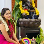 Athulya Ravi Instagram - அனைவருக்கும் விநாயகர் சதுர்த்தி நல் வாழ்த்துக்கள் 🤩 Hoping this ganesh chaturthi will be the start of year that brings happiness for all of us 🥰🥰 #ganeshchaturthi #blessingsforall Saree @elegant_threads_by_salma ❤️