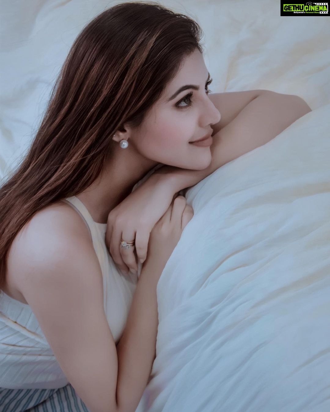 Athulya Ravi Instagram - HOPE ! Have Only Positive Expectations!! ❤️❤️ #hopegood #positivevibes !! #weekendvibes Clicked @irst_photography 📸 M&H @arupre_makeup_artist ❤️