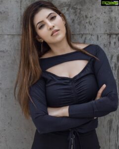 Athulya Ravi Instagram - Black is always a magic 😍❤️ #blacklove #weekendvibes #powerful M&H @arupre_makeup_artist 🥰 Clicked @irst_photography 🤩