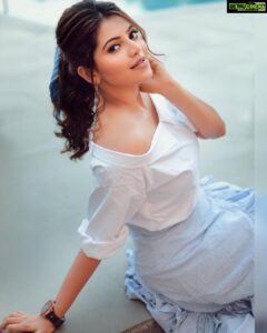 Athulya Ravi Instagram - Stay positive! Stay strong ! Stay healthy ! Stay home ! Stay safe 🥰🥰 
Wardrobe @kakshbykajol @kajolkankariya 🥰
M&H @arupre_makeup_artist 🥰
Clicked @johan_sathyadas 📸
Edit @johnferri.1111 !