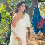 Athulya Ravi Instagram - #edhosolla song making stills from #murungakkaichips movie !!! Hope you all like the song !!! Those who missed to watch the video song ! Link in bio !