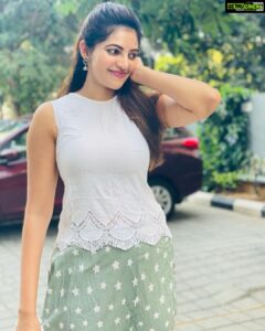 Athulya Ravi Instagram - Think of all the good moments in life and keep smiling ❤️😍😍 #sweethearts #weekendvibes✌️ #keepsmiling #spreadpositivity 😍
Skirt @vkfashion2018