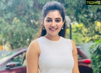 Athulya Ravi Instagram - Think of all the good moments in life and keep smiling ❤️😍😍 #sweethearts #weekendvibes✌️ #keepsmiling #spreadpositivity 😍 Skirt @vkfashion2018