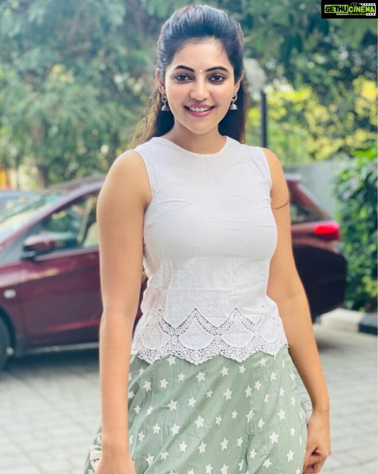 Athulya Ravi Instagram - Think of all the good moments in life and keep smiling ❤️😍😍 #sweethearts #weekendvibes✌️ #keepsmiling #spreadpositivity 😍 Skirt @vkfashion2018