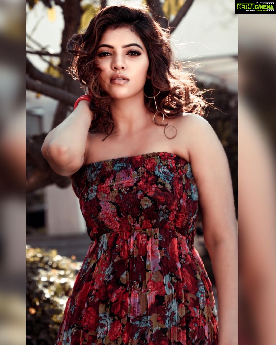 Athulya Ravi Instagram - Always look at how far you have come rather than how far you have to go!! Outfit- @kakshbykajol Styling - @kajolkankariya Footwear - @yellowsolesindia M&H - @arupre_makeup_artist Clicked by @johan_sathyadas 🤩 Edit by @johnferri.1111 Location @greenparkhotels