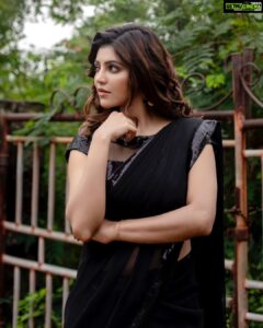 Athulya Ravi Instagram - Black is love ! ❤️ Happy Sunday sweethearts 😍 #blacklove #halfsaree #sunlight 🤩
Black dress designed @abarnasraman 😍 @abarnasundarramanclothing 
Clicked @kiransa 👏 @kiransaphotography 
M&H by @viji_sharath 😍