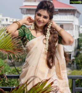 Athulya Ravi Instagram - இந்த உலகிலேயே உணவளிக்கும் விவசாயத்திற்கு விழா நாள் குறித்த ஒப்பற்ற சமுதாயம் நம் தமிழர் சமுதாயம்! 
உழைத்த எருதுக்கும்... விளைத்த நிலத்திற்கும் நன்றி செய்யும் திருநாள்! 
இனிய தமிழர் திருநாள் வாழ்த்துகள்!!!
Saree : @thepallushop 
Blouse : @kiaraa_couture 
M&H : @viji_sharath 
Clicked : @kiransaphotography
Jwelry @ethereal_jewellery_
