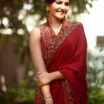 Athulya Ravi Instagram - Be the change ❤️🥰 #strictlypositivevibesonly #feellikefreshstart #positivevibes !!! Thank you @studio149 for the beautiful saree ❤️ M&h @arupre_makeup_artist 🥰 Accessories @tayshabytanyaa 🥰 Clicked @hana_snaps