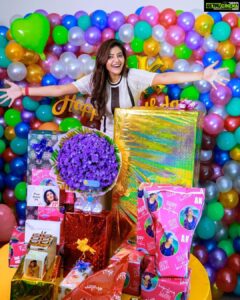Athulya Ravi Instagram - Thank you everyone who wished me❤️❤️ All of your wishes were so touching and overwhelming ! Had really a great day and thank you my family & friends for the surprises 💃
PC @thephototodayofficial 😍