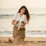 Athulya Ravi Instagram - Wherever you go , bring your own sunshine !! Happy being a happy beach girl ❤️💃😍 Happy Sunday sweethearts ❤️ #beachvibes #sun #happiness Clicked @kiransaphotography 😍 @sathish_pro @teamaimpro