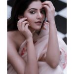 Athulya Ravi Instagram - Never lose hope !❤️ #strongereveryday #workharder #spreadpositivity 😍 Styling : @aaronborthwick1 Saree : @picchika Accessories : @tulua.in Photography : @irst_photography M&H : @arupre_makeup_artist