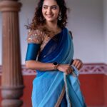 Athulya Ravi Instagram - A certain blue , enters my soul ❤️ #blue #calm #halfsaree #traditional !! 👗 @shyn_fascino 💄 @mac3makeoverstudio 📸 @thephototodayofficial Accessories @fineshinejewels 🤩