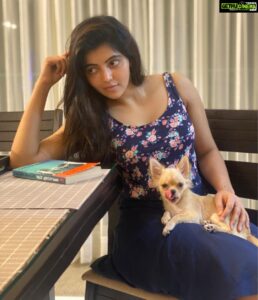 Athulya Ravi Instagram - We may not know what god has planned , but I know his plan never fails 😍 happy Sunday sweethearts❤️ be strong and be safe 😍 #quarantinelife #beinginhome🏡 #nomakeup #love #puppies #book #home #workout #food #movies ❤️❤️
PC: @cinematographer_gautham 😍