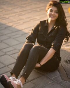 Athulya Ravi Instagram - However good or bad a situation is , it will change 👍 Time heals everything 😍 be confident and strong my sweethearts ❤️ #throwback #lockdown #quarantine #besafe #covid_19
Clicked by @pk_views 😍
Casual look @arupre_makeup_artist 😍