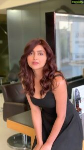 Avantika Mishra Instagram - Letting go of a lot starting 2022, one of them being my long dark hair. Whipping and loving my new hair.. courtesy @georgeschalhoub_hair @maneasalon Thank you for the pampering sess before my big release. 🤗💜 . . . . #NewHair #Ad #EnnaSollaPogirai #reelsinstagram #reelitfeelit #trendingreels #tamilcinema #feelingbrandnew #newyear #purplechocolate