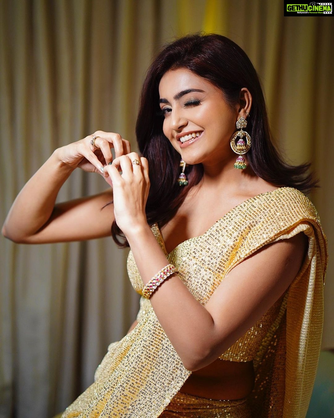 Avantika Mishra Instagram - 💜 💫 . . . #EnnaSollaPogirai #Dblock #JustTheBeginning