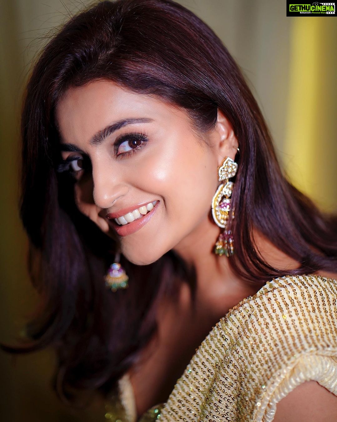 Avantika Mishra Instagram - 💜 💫 . . . #EnnaSollaPogirai #Dblock #JustTheBeginning