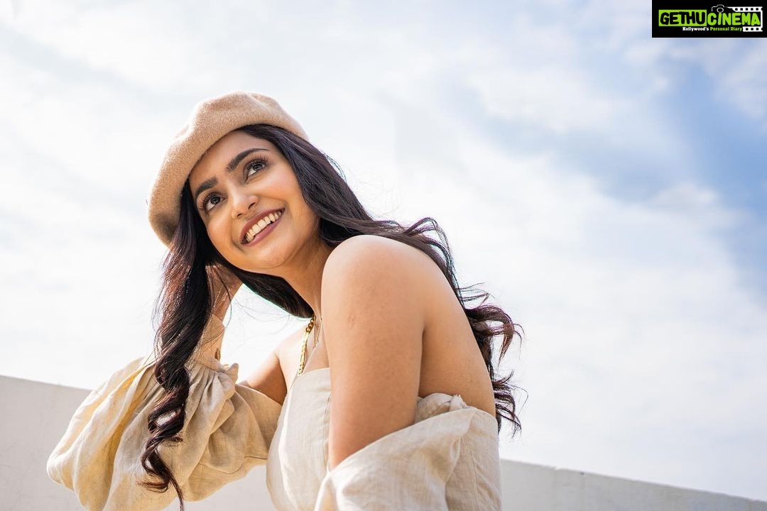 Avantika Mishra Instagram - Out with the old. In with the new. 🍁 #TisTheSeason Photography @the_pixel_farmer Styling @praptigarg MUAH @makeupbyradhikadave Outfit @maetheshop Jewellery by @aa.r.ka #EnnaSollaPogirai