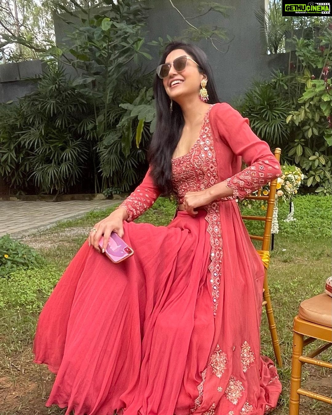 Avantika Mishra Instagram - Raining weddings and still single AF! 😅 #TheWeekThatWas #NikiSaidYas Bangalore, India
