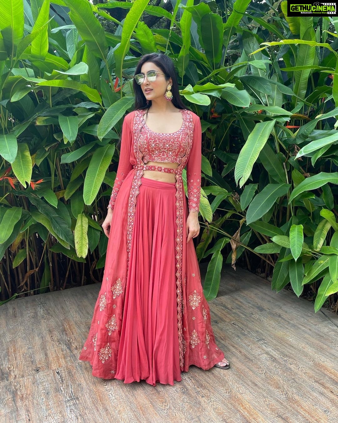 Avantika Mishra Instagram - Raining weddings and still single AF! 😅 #TheWeekThatWas #NikiSaidYas Bangalore, India
