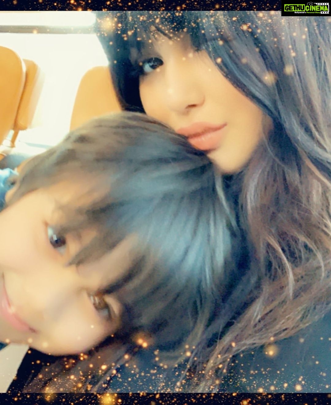 Ayesha Takia Instagram - Let’s be kinder, Better, more sensitive, more concerned about our planet, more loving to animals, treat each other better, love our planet, teach our children kindness and be more aware! Let’s leave a better world for our children🌏🌍🌎