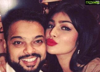Ayesha Takia Instagram - Happiest Anniversary my love @abufarhanazmi 🌹💋🖤 Thank you for always being my bestest friend and making me feel special everyday! Thank u for ur love and ur heart! I’m glad we found each other in this crazy world, thank u for being Family! I love u more than u know!💖🖤💋🌹