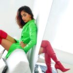 Banita Sandhu Instagram - woke up in the 80s🕺🏽 📸 @sashajairam 💄 @larisa.mua