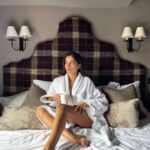 Banita Sandhu Instagram - rise & shiiiiiine ☕️🎶 The Cotswolds