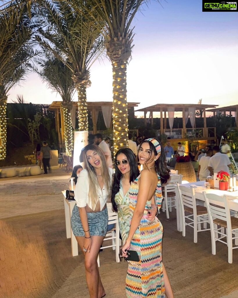 Banita Sandhu Instagram - bitches on beaches 🕺🏽 Nammos Dubai