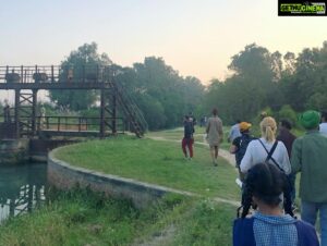Banita Sandhu Instagram - I was fortunate enough to be a part of this journey 2 years ago. To travel to Amritsar for the first time. To tell an untold story that is, so traumatising yet, integral to understanding Punjabi history. To work with the genius himself @shoojitsircar again. Thank you so much for making me a part of your masterpiece, sir. I am so proud - as a Sikh Punjabi, as an actress and as your fan, always - to be attached to this movie. If you haven’t watched it yet, go to @primevideoin and witness the magic @vickykaushal09 has created on-screen right now!!! This film belongs to you, our Udham Singh 🤍 Amritsar, Punjab