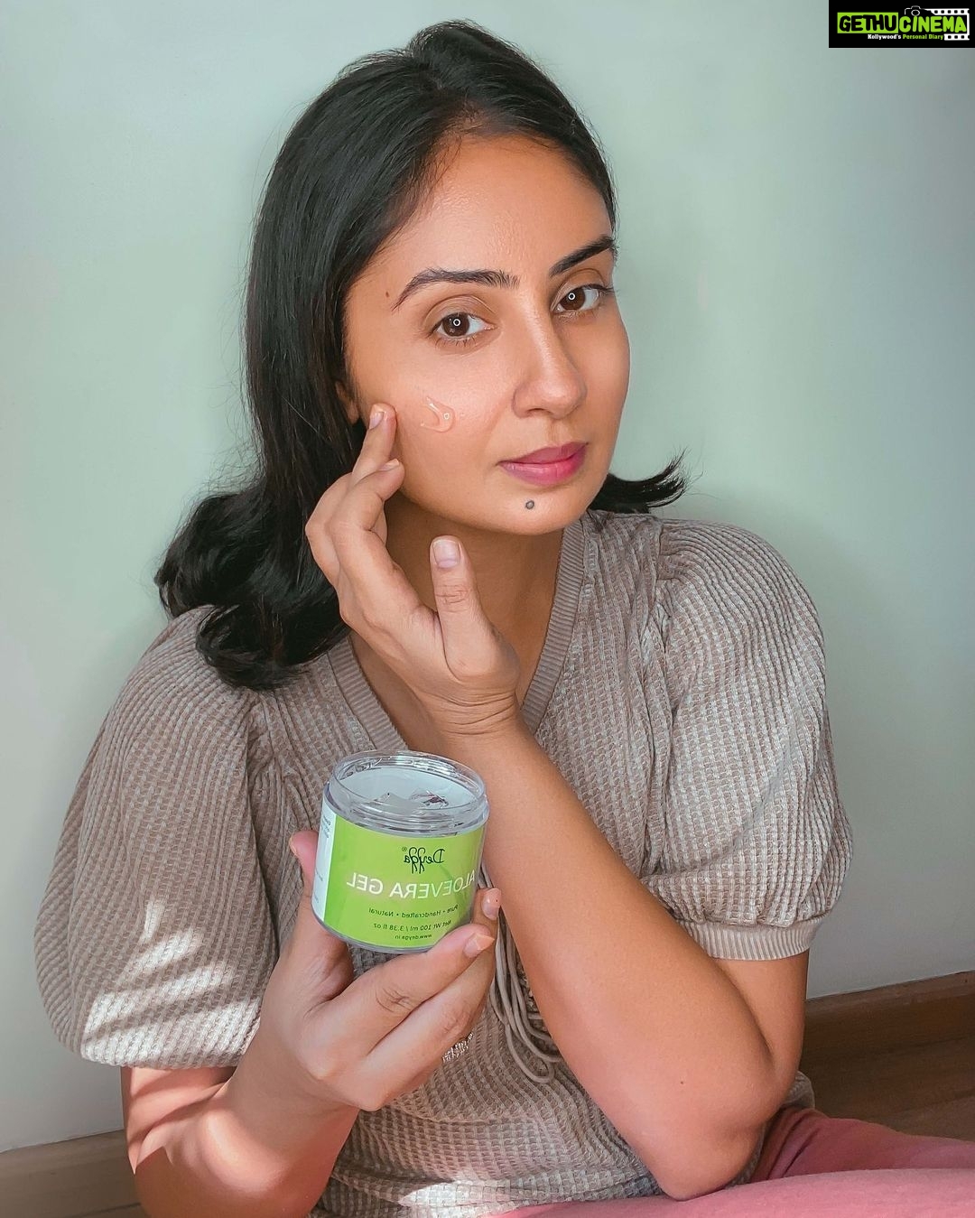 Bhanushree Mehra Instagram - Locking skin with the right amount of moisture is the best way to Anti-ageing ! I love the night serum by @deyga_organics and I make sure i apply it each night & I also follow up with Deyga's Under eye cream ! Beetroot lipbalm & aloevera gel are my day-mates😄 . . . . . . . #bhanushreemehra #skincare #choosepurechoosedeyga #healthyskin #glow #actress #varudu #run #missindia #tamil #telugu #hindi #dance #love #weekend #happy #reels #trending