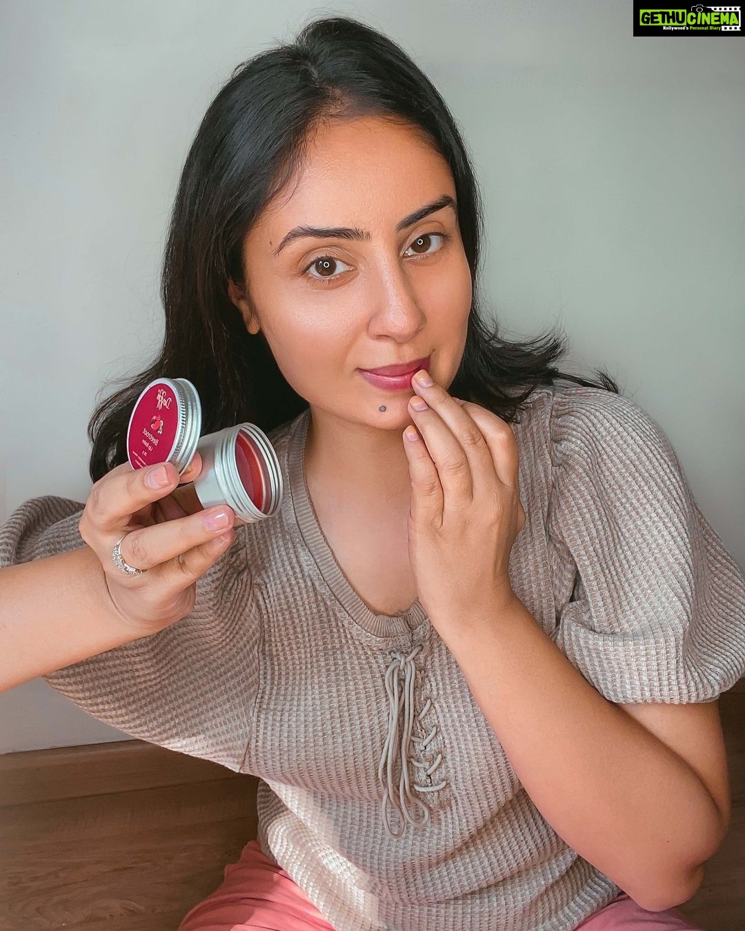 Bhanushree Mehra Instagram - Locking skin with the right amount of moisture is the best way to Anti-ageing ! I love the night serum by @deyga_organics and I make sure i apply it each night & I also follow up with Deyga's Under eye cream ! Beetroot lipbalm & aloevera gel are my day-mates😄 . . . . . . . #bhanushreemehra #skincare #choosepurechoosedeyga #healthyskin #glow #actress #varudu #run #missindia #tamil #telugu #hindi #dance #love #weekend #happy #reels #trending
