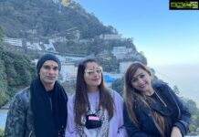 Bipasha Basu Instagram - Jai Mata Di 🙏 Magical Darshan❤️🙏Thank you to the #vaishnodevishrineboard & #jammupolice for all the amazing work they do 🙏 #vaishnodevi #jaimatadi #blessed #grateful