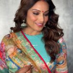 Bipasha Basu Instagram – Diwali Vibes❤️
Outfit @rajdeep.ranawat.official 
Jewellery @popley.eternal 
Stylist @eshaamiin1 
Makeup / Hair @shraddhamishra8