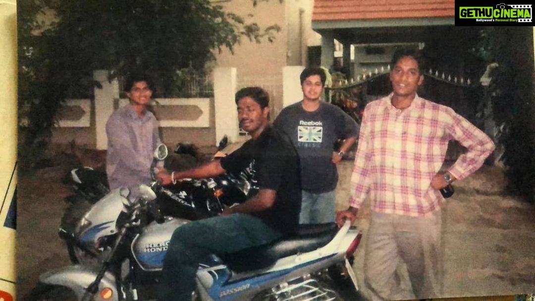 Chandan Kumar Instagram - 2005 - Aa dinagalu.. eegalu besties.. @shylesh_24 @mariogdeep @naveenmanjesh