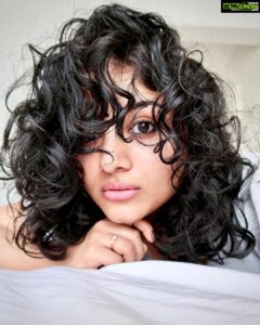 Chandini Sreedharan Instagram - Went to sleep with #WetHair & #WokeUpLikeThis! I’ve always loved my hair & the fact that it has a mind of it’s own when it comes to daily natural hairstyles, but this one definitely blew me away! 🧿💙