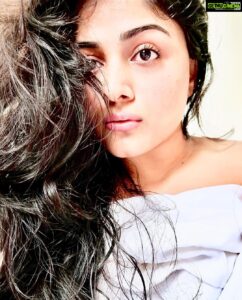 Chandini Sreedharan Instagram - Envisioning all the cake & yummy food I’m gonna eat tomorrow like... 😍🧿🤍