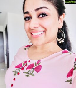 Chandini Sreedharan Instagram - I live alone... but I’m feeling homesick. Never thought I’d miss dancing & prancing around in my home alone in Kochi so much! 🤷🏻‍♀️💖💃🏻 #HomeSick #WannaGoHome #ButILoveMyJob 🧿