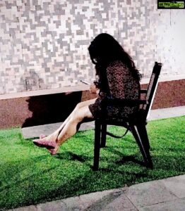 Chandini Sreedharan Instagram - Present Reality (since the past several months) : Me, Myself, & I... alone with just my phone to communicate with the outside world. Coronaaa, I sincerely loathe you. 🥴 You may be fixing some things which need fixing (like my posture here), but you’ve managed to turn the world upside down.