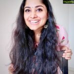 Chandini Sreedharan Instagram - Guess who woke up to a messy head of hair thanks to an overnight braid gone wrong. Couldn’t care less cuz it’s hair wash day, but what am I so happy about here 😆... life 💕🧿