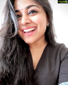 Chandini Sreedharan Instagram - Main Apni Favorite Hoon ❤️ (shot by me, myself & I) #happiness #love #peace